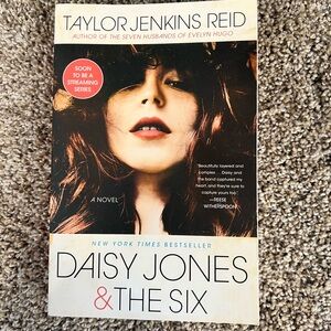 Daisy Jones & The Six by Taylor Jenkins Reid